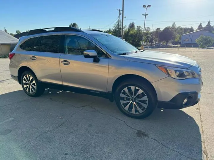 SILVER, 2017 SUBARU OUTBACK Image 9