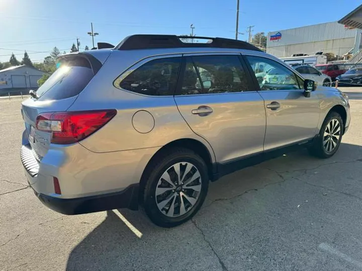 SILVER, 2017 SUBARU OUTBACK Image 7