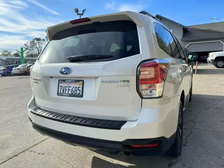 WHITE, 2017 SUBARU FORESTER Image 6