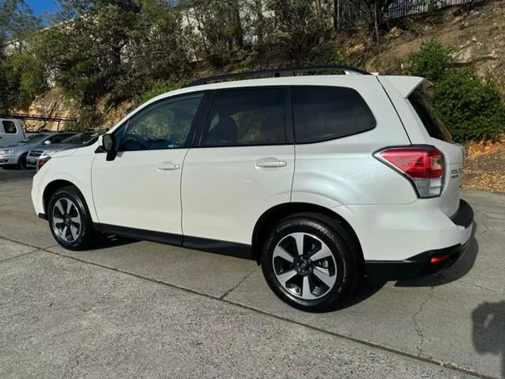 WHITE, 2017 SUBARU FORESTER Image 3