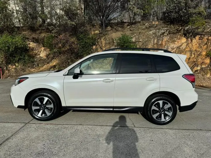 WHITE, 2017 SUBARU FORESTER Image 2