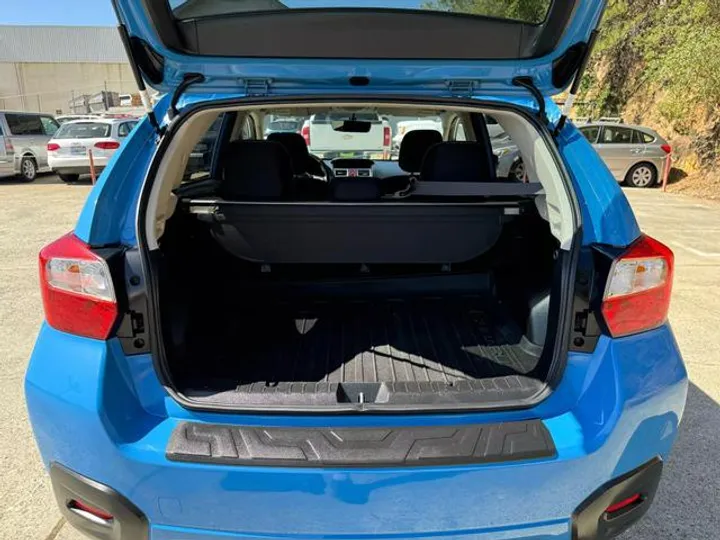 BLUE, 2017 SUBARU CROSSTREK Image 19