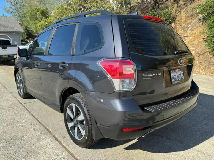 GRAY, 2017 SUBARU FORESTER Image 4