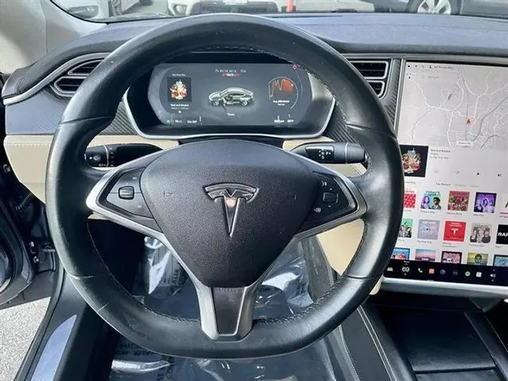 GREY METALLIC, 2015 TESLA MODEL S Image 30