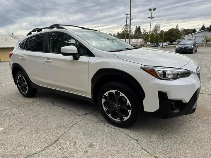 WHITE, 2021 SUBARU CROSSTREK Image 9