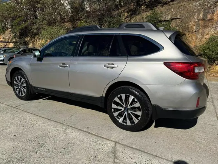 GOLD, 2017 SUBARU OUTBACK Image 3