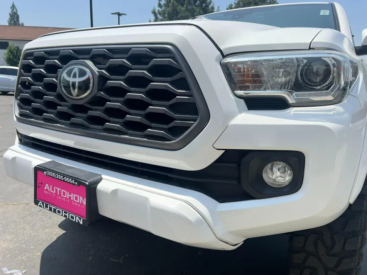 WHITE, 2021 TOYOTA TACOMA DOUBLE CAB Image 2