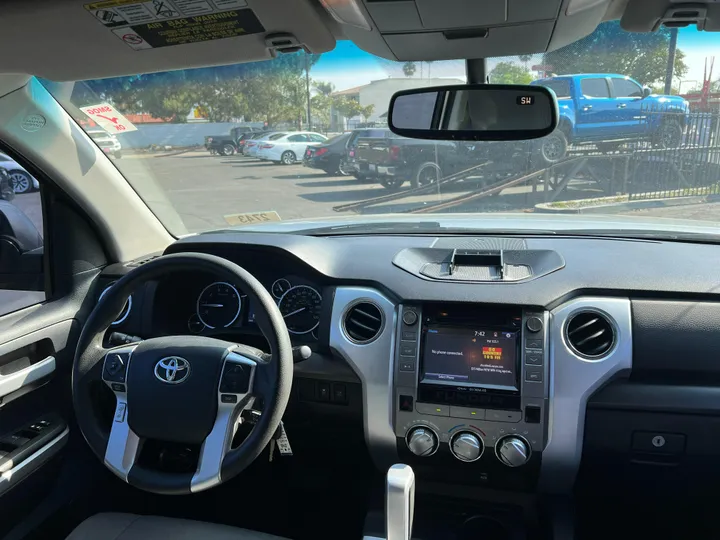 SILVER, 2014 TOYOTA TUNDRA DOUBLE CAB Image 21