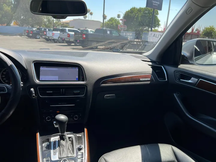 SILVER, 2012 AUDI Q5 Image 13