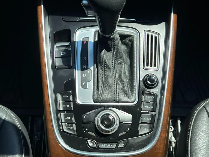 SILVER, 2012 AUDI Q5 Image 16