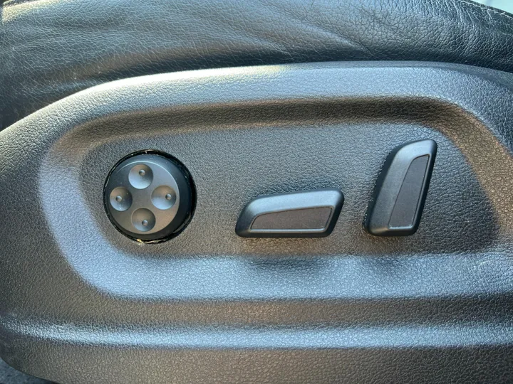 SILVER, 2012 AUDI Q5 Image 21