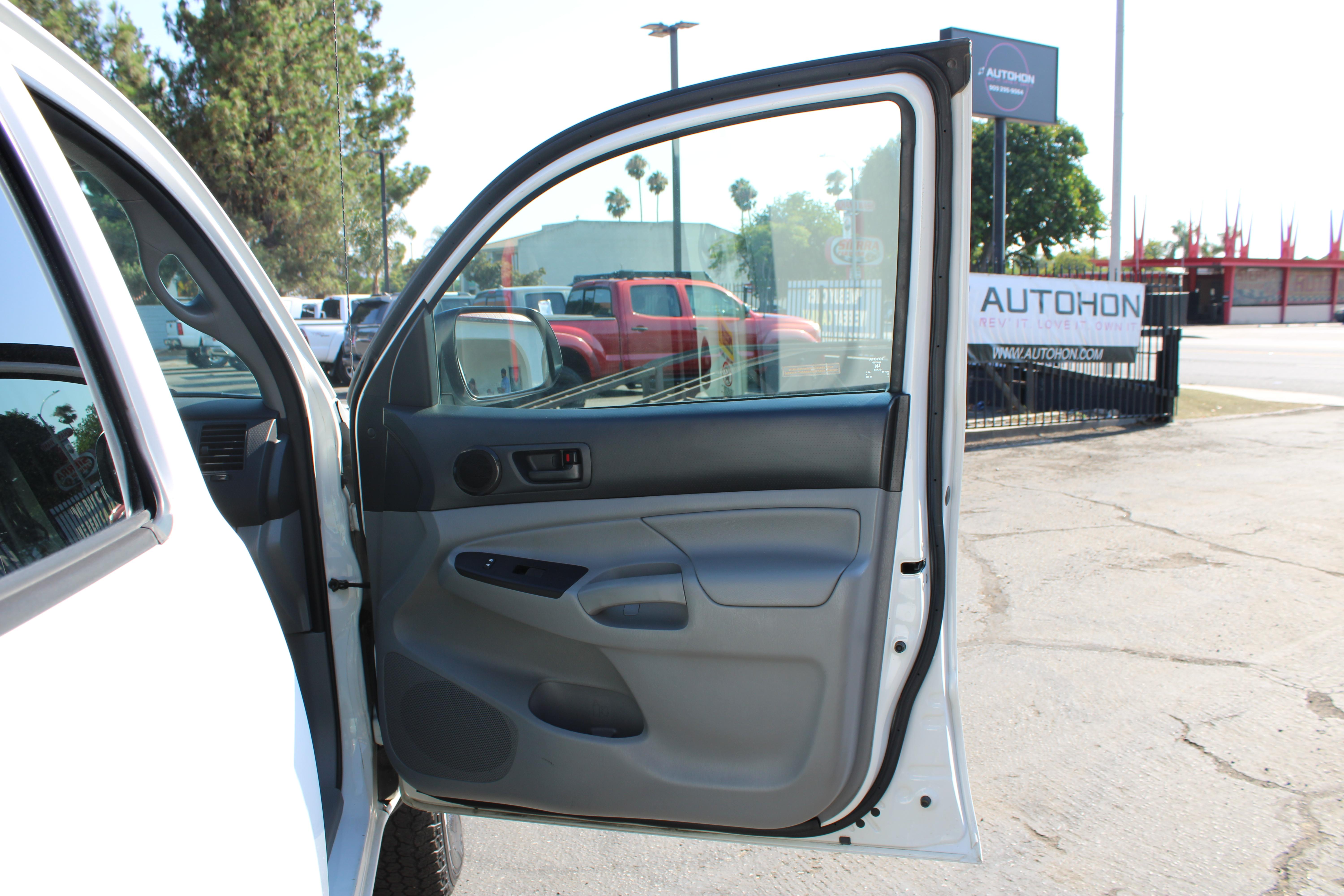 WHITE, 2014 TOYOTA TACOMA DOUBLE CAB Image 6