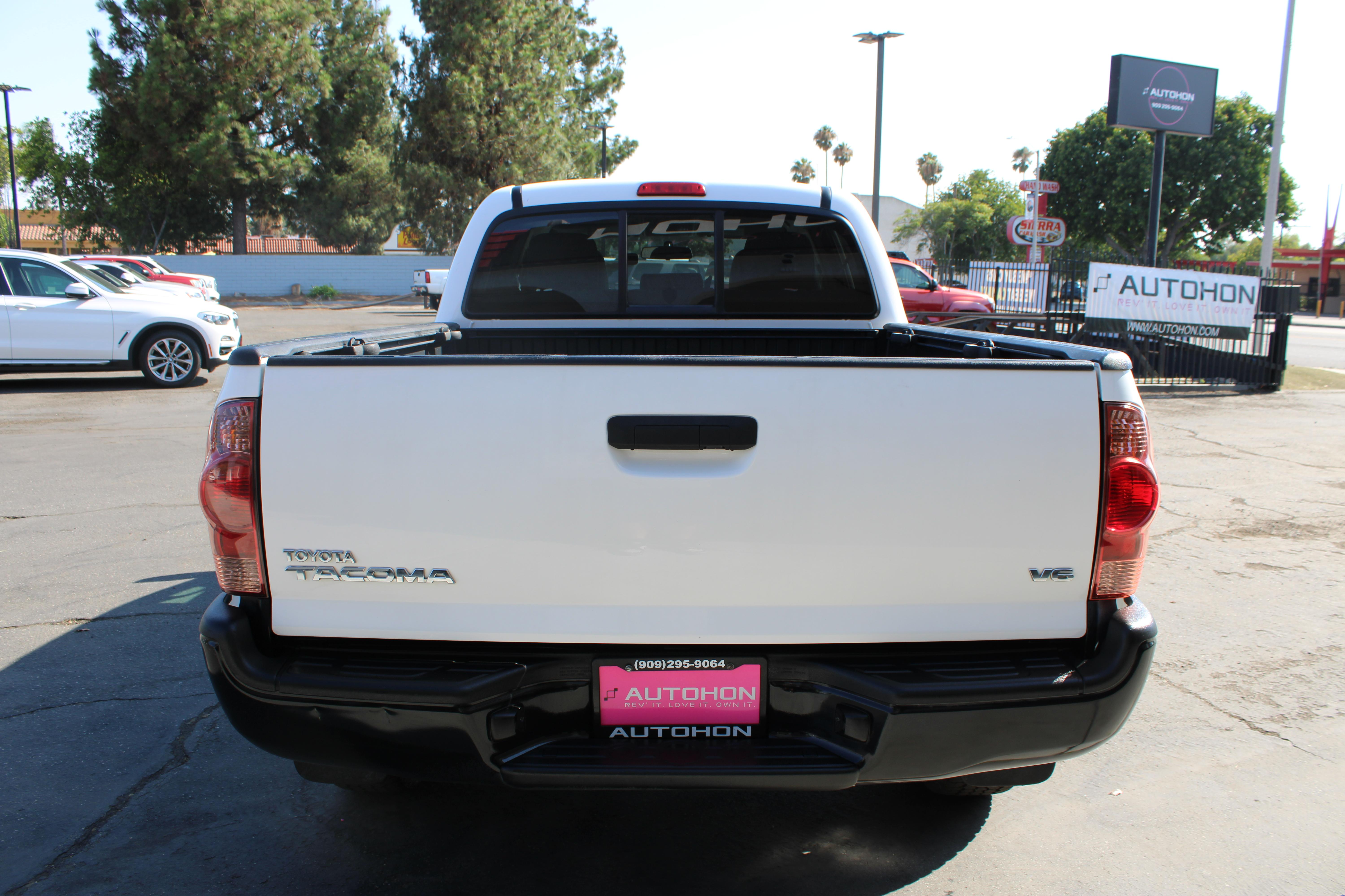 WHITE, 2014 TOYOTA TACOMA DOUBLE CAB Image 26