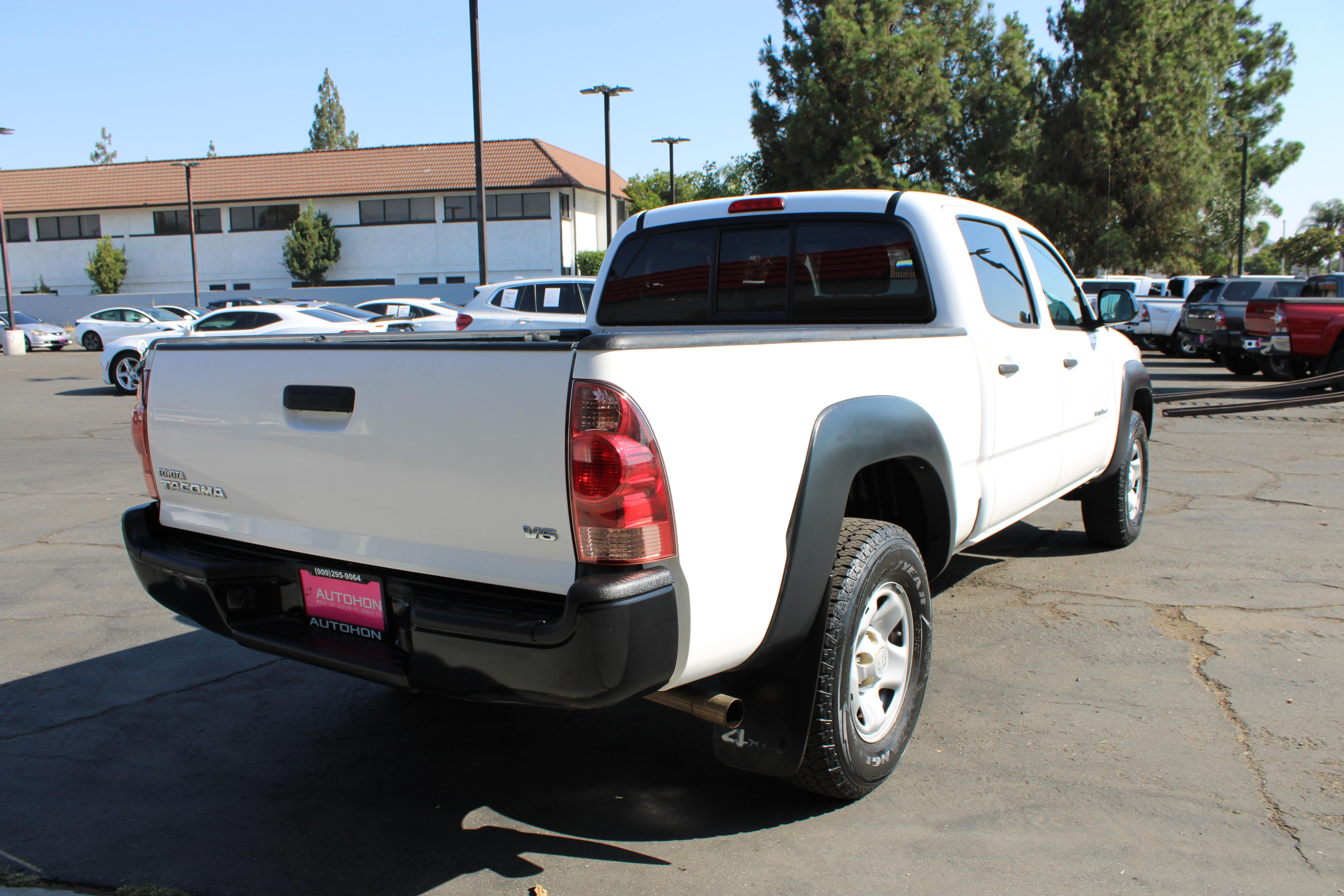 WHITE, 2014 TOYOTA TACOMA DOUBLE CAB Image 28