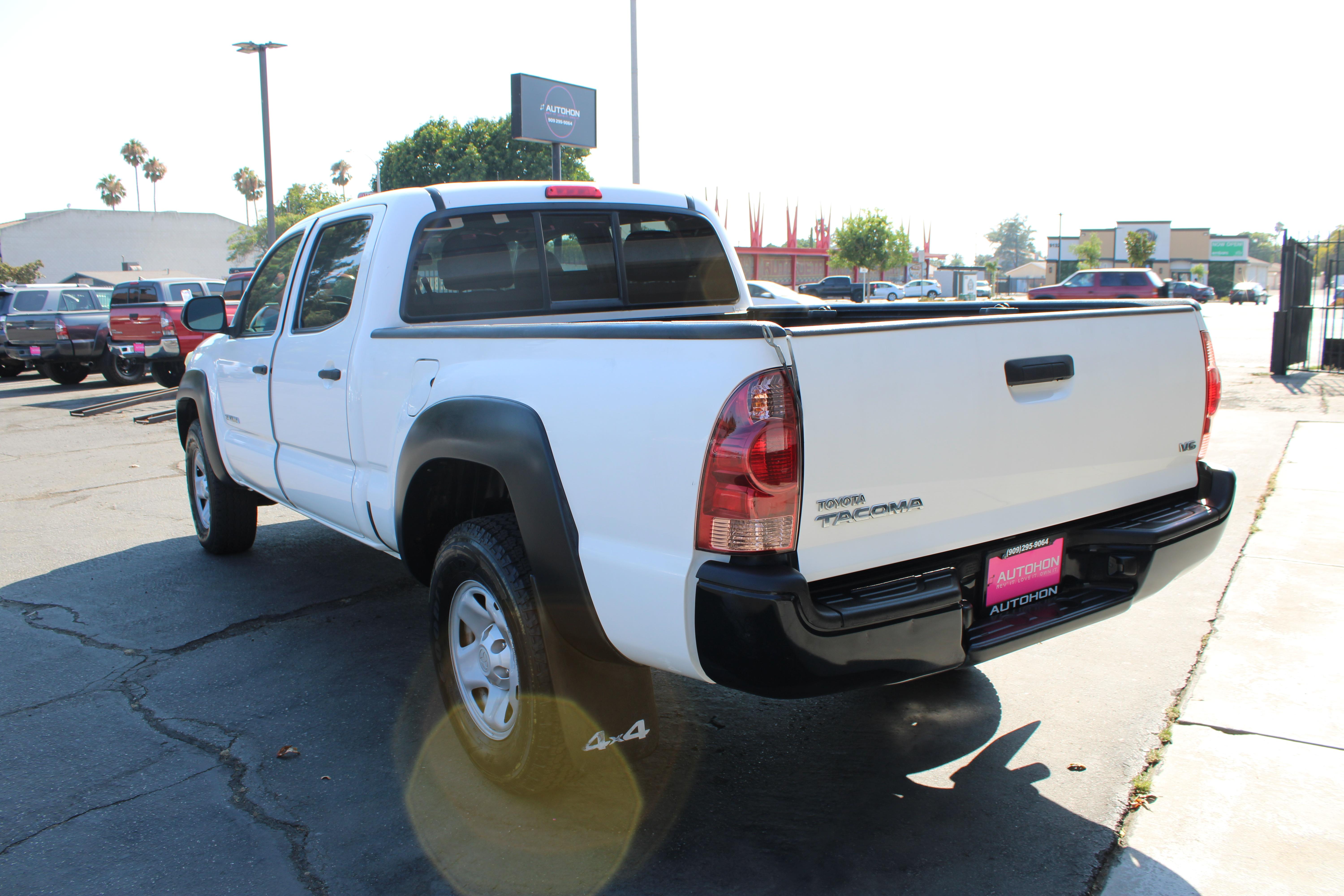 WHITE, 2014 TOYOTA TACOMA DOUBLE CAB Image 29