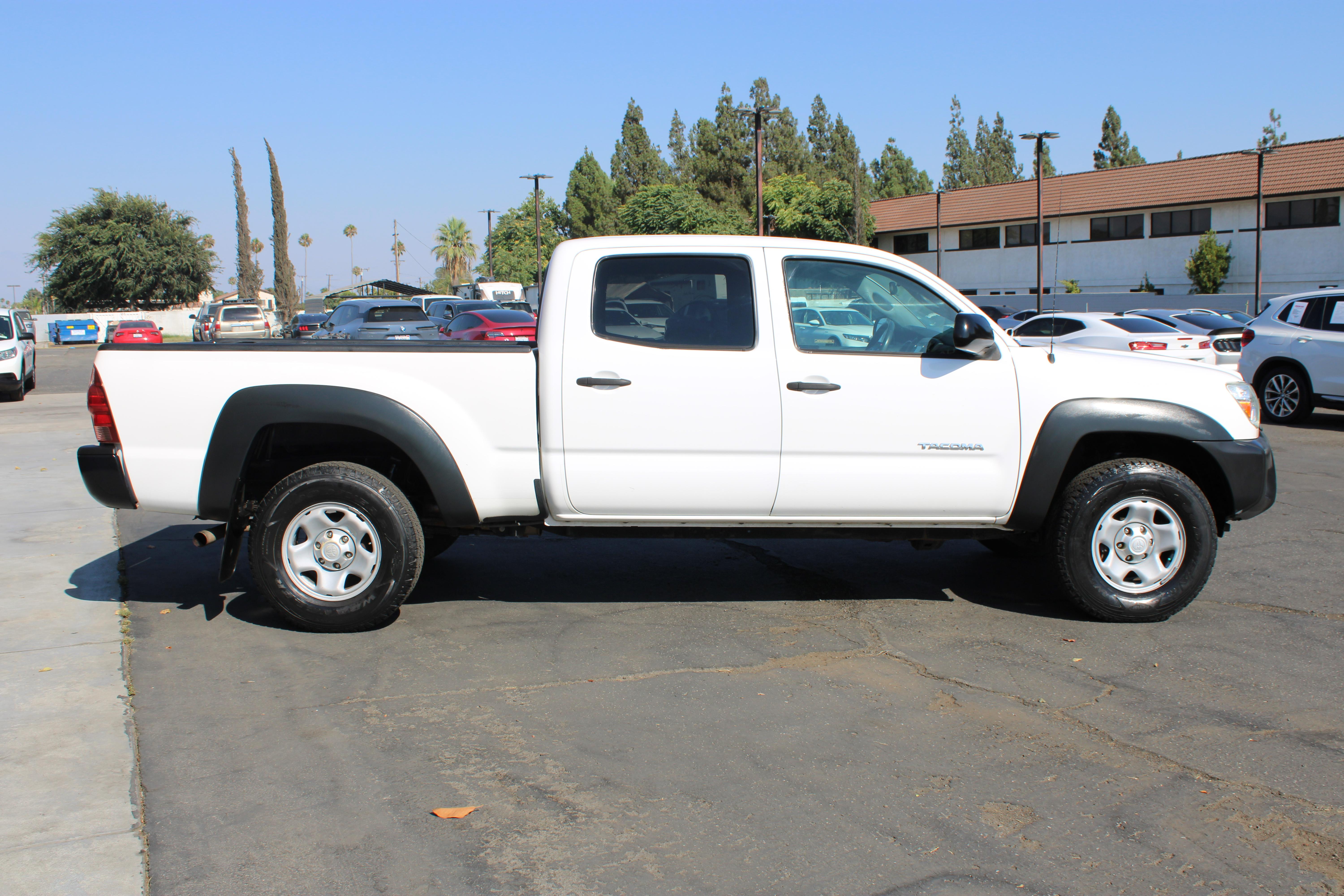 WHITE, 2014 TOYOTA TACOMA DOUBLE CAB Image 30
