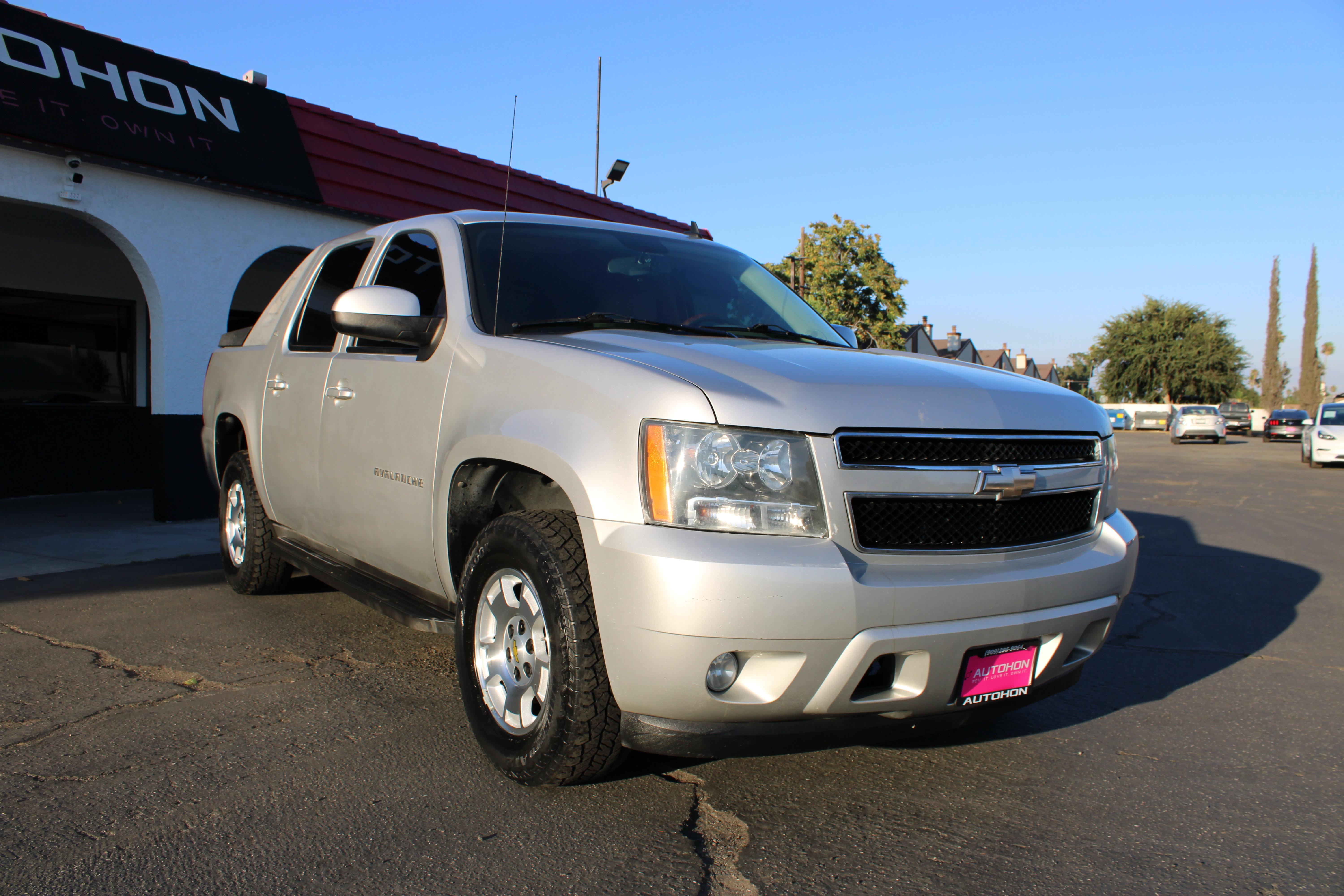 2001 CHEVROLET AVALANCHE Image 4