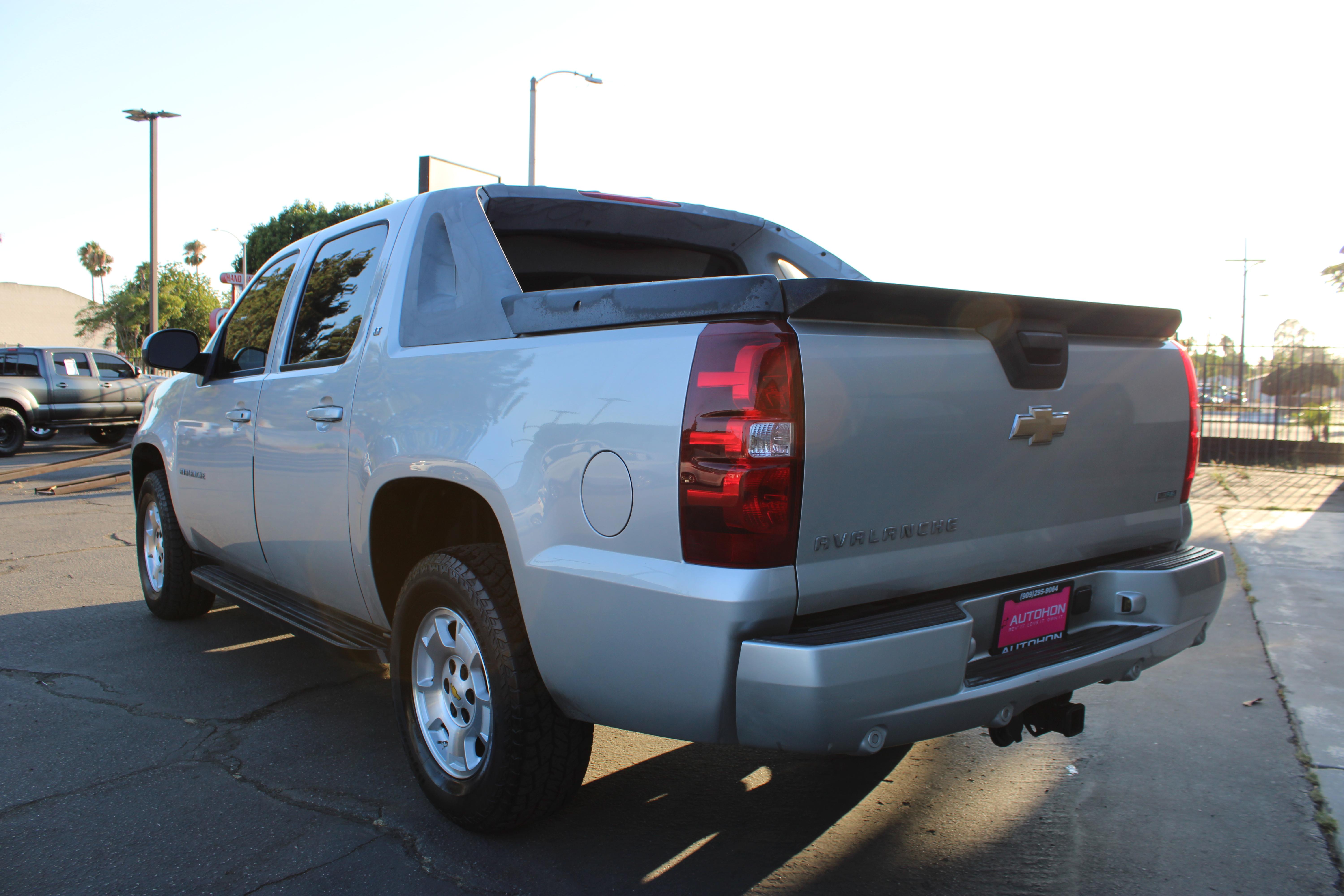 2001 CHEVROLET AVALANCHE Image 11