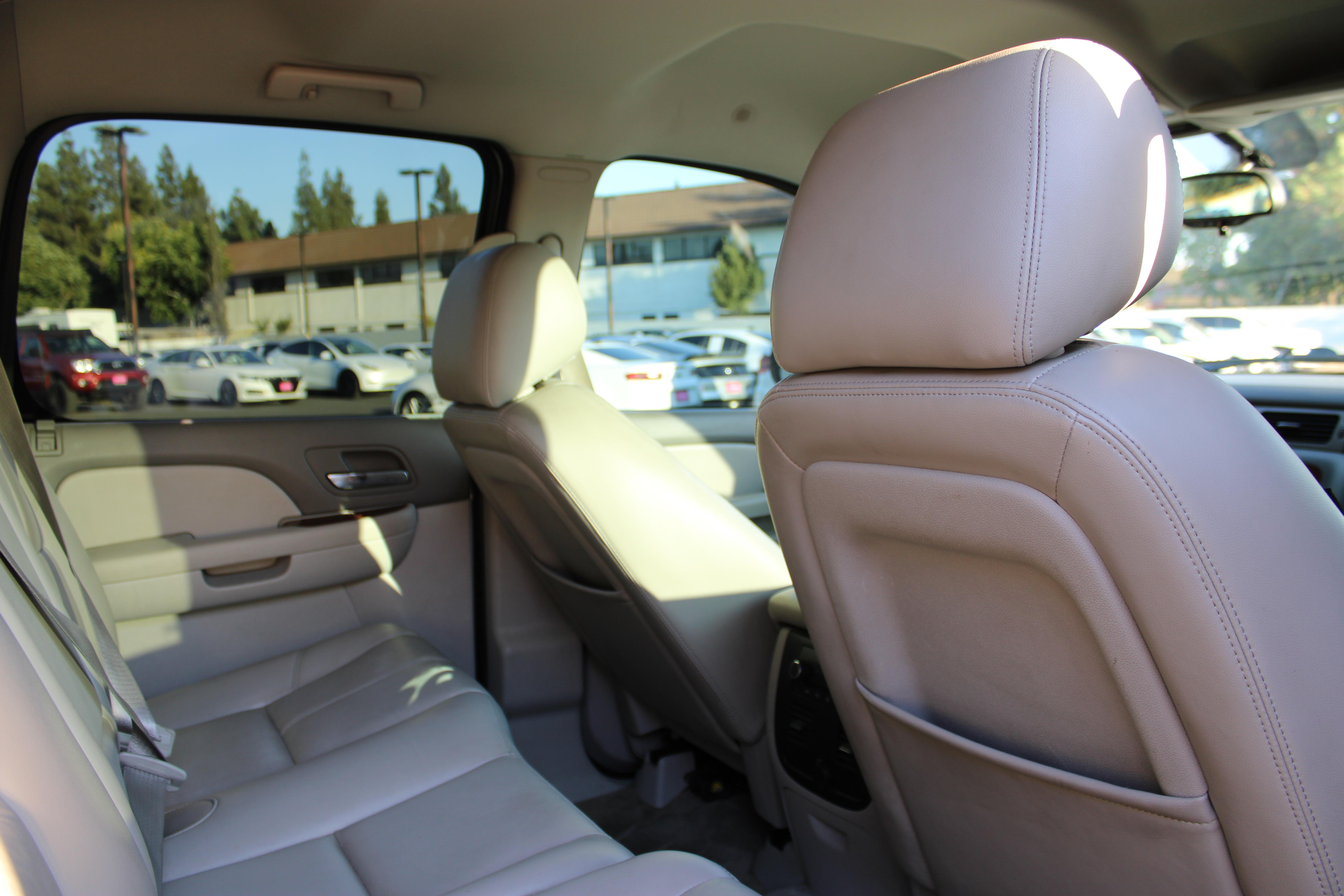 2001 CHEVROLET AVALANCHE Image 32