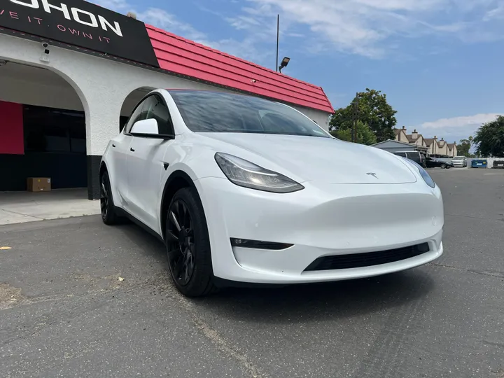 WHITE, 2021 TESLA MODEL Y Image 2