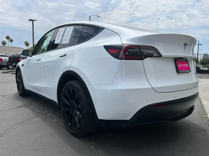 WHITE, 2021 TESLA MODEL Y Image 9