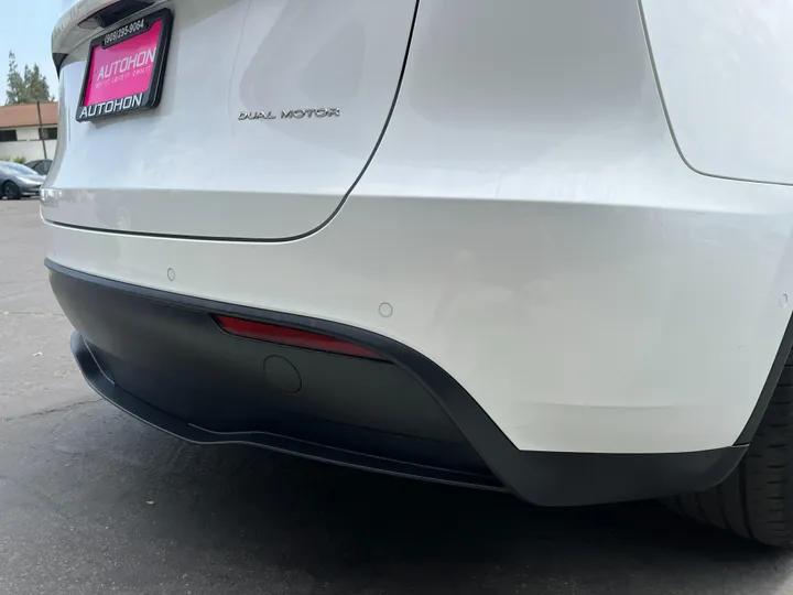 WHITE, 2021 TESLA MODEL Y Image 11