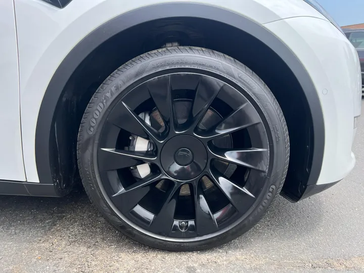 WHITE, 2021 TESLA MODEL Y Image 14