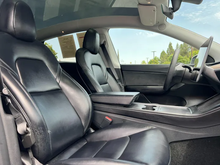 WHITE, 2021 TESLA MODEL Y Image 17