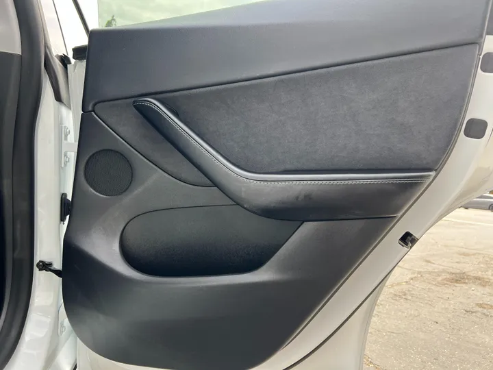WHITE, 2021 TESLA MODEL Y Image 20