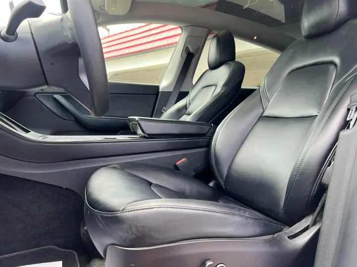 WHITE, 2021 TESLA MODEL Y Image 33