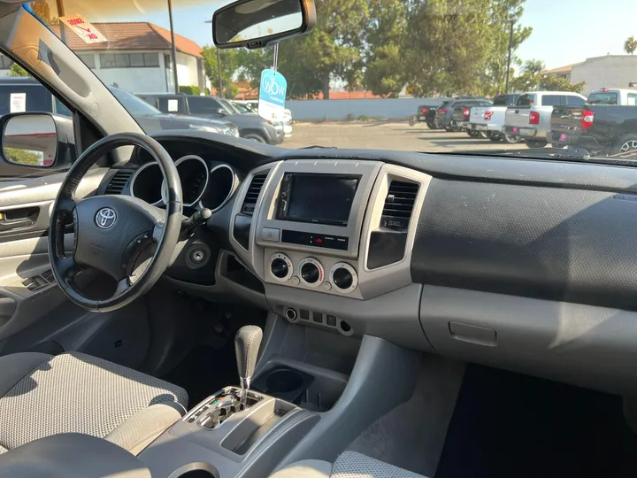 SILVER, 2010 TOYOTA TACOMA DOUBLE CAB Image 12