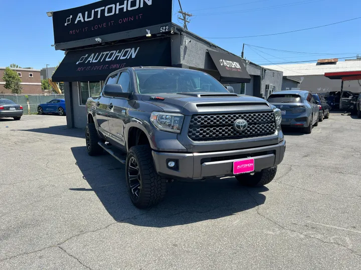 GRAY, 2018 TOYOTA TUNDRA CREWMAX Image 3