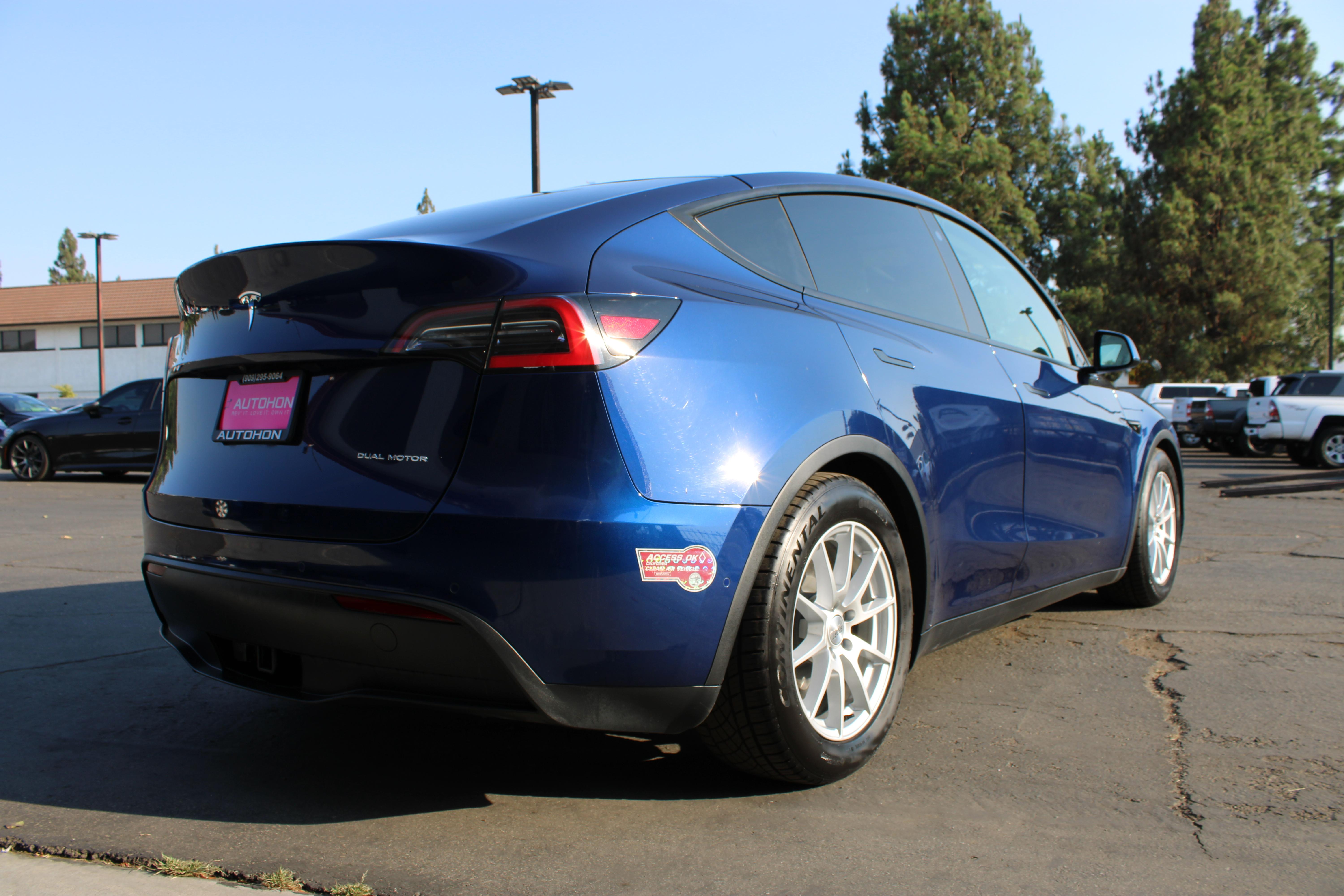 BLUE, 2021 TESLA MODEL Y Image 9