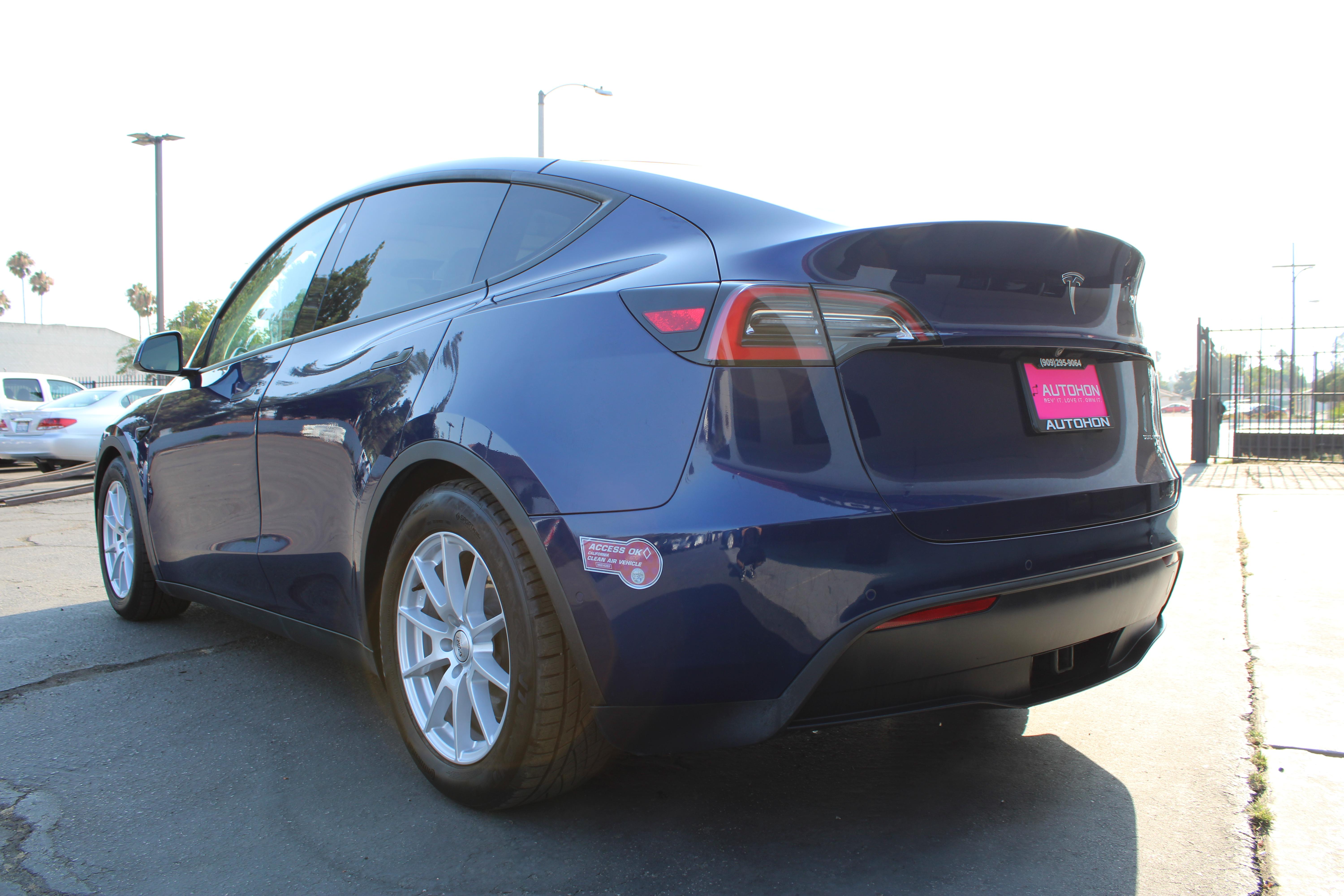 BLUE, 2021 TESLA MODEL Y Image 10