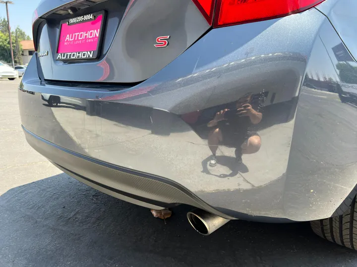 GREY, 2016 TOYOTA COROLLA Image 10