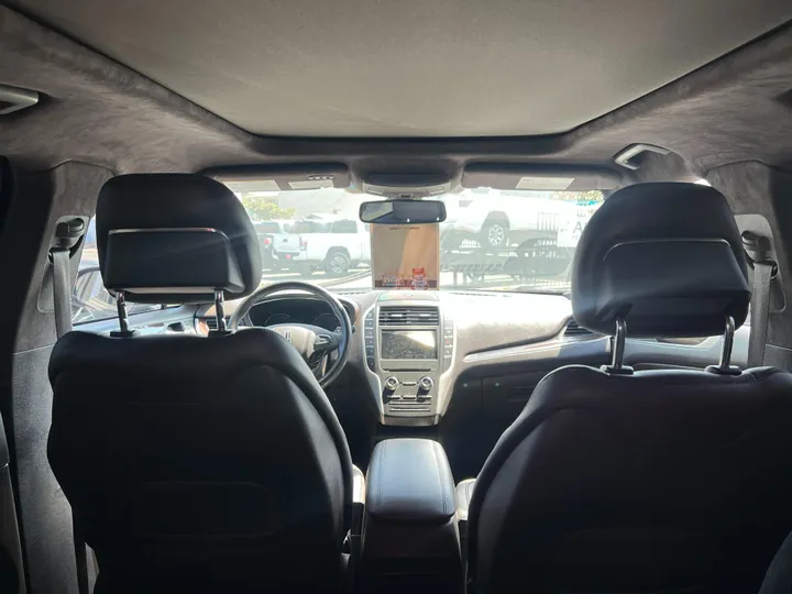BROWN, 2018 LINCOLN MKC Image 9