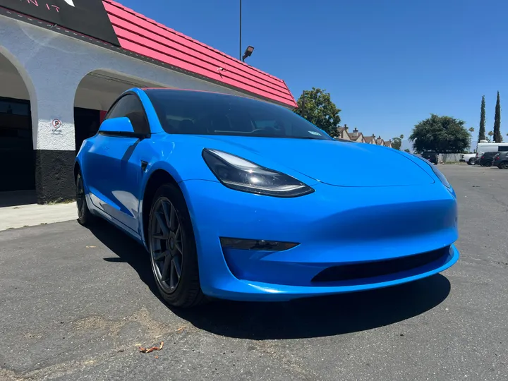 BLUE, 2023 TESLA MODEL 3 Image 2