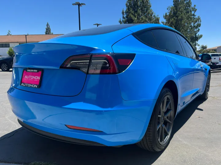 BLUE, 2023 TESLA MODEL 3 Image 7