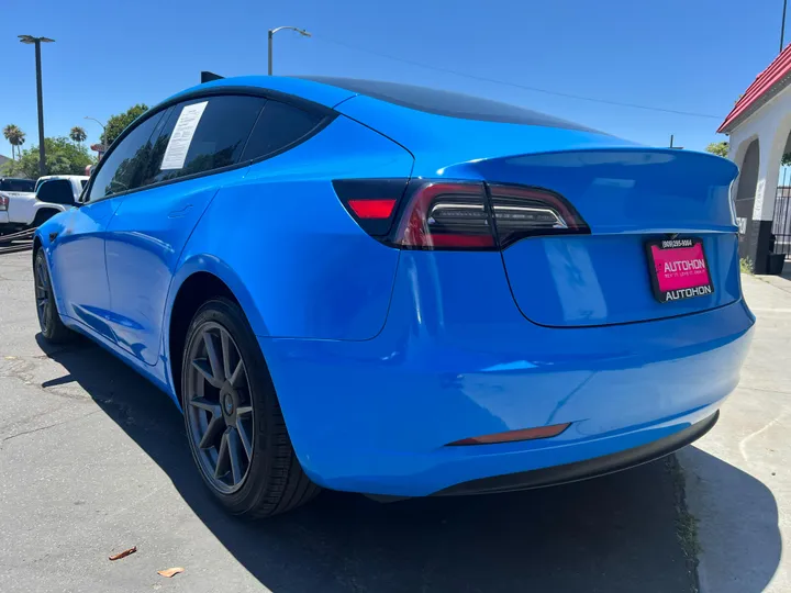 BLUE, 2023 TESLA MODEL 3 Image 8