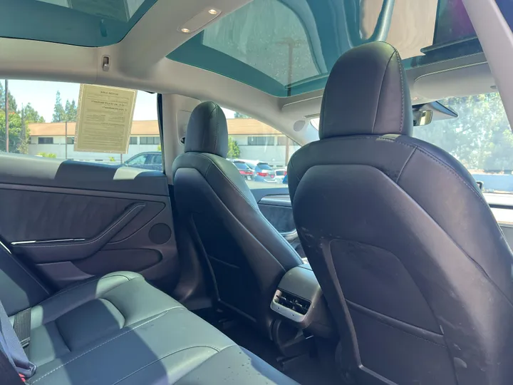 BLUE, 2023 TESLA MODEL 3 Image 17