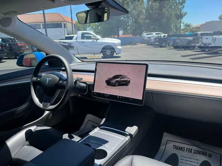BLUE, 2023 TESLA MODEL 3 Image 18