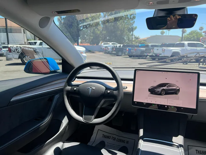 BLUE, 2023 TESLA MODEL 3 Image 21