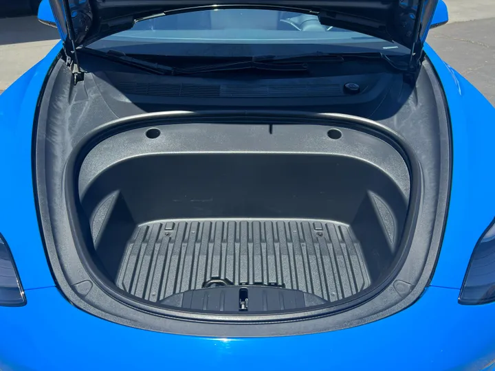 BLUE, 2023 TESLA MODEL 3 Image 33