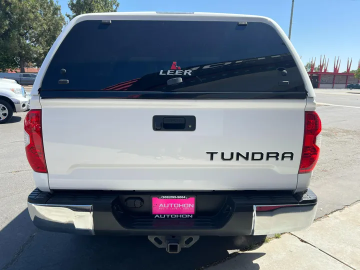 WHITE, 2018 TOYOTA TUNDRA DOUBLE CAB Image 7