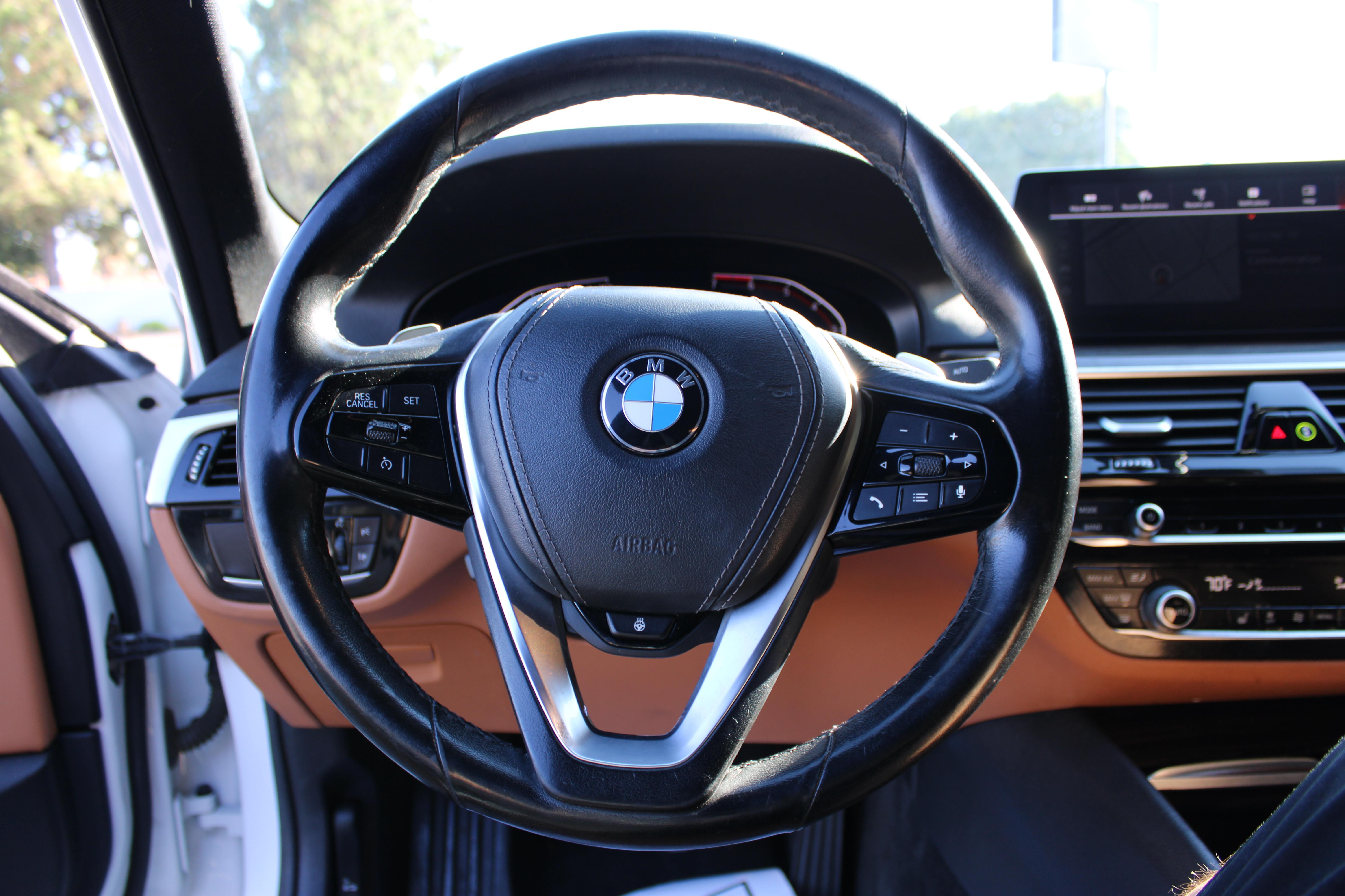 WHITE, 2020 BMW 5 SERIES Image 5