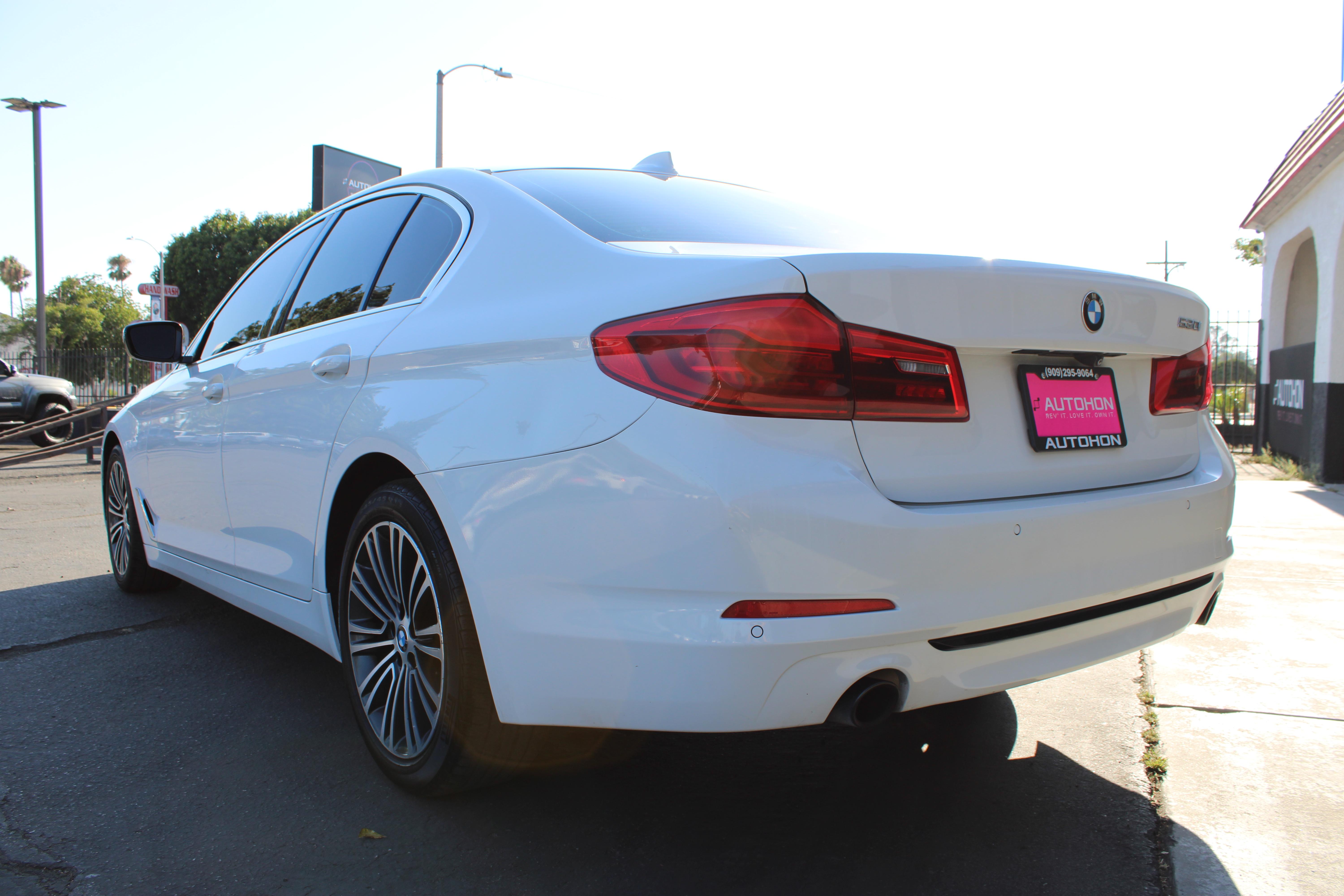 WHITE, 2020 BMW 5 SERIES Image 24