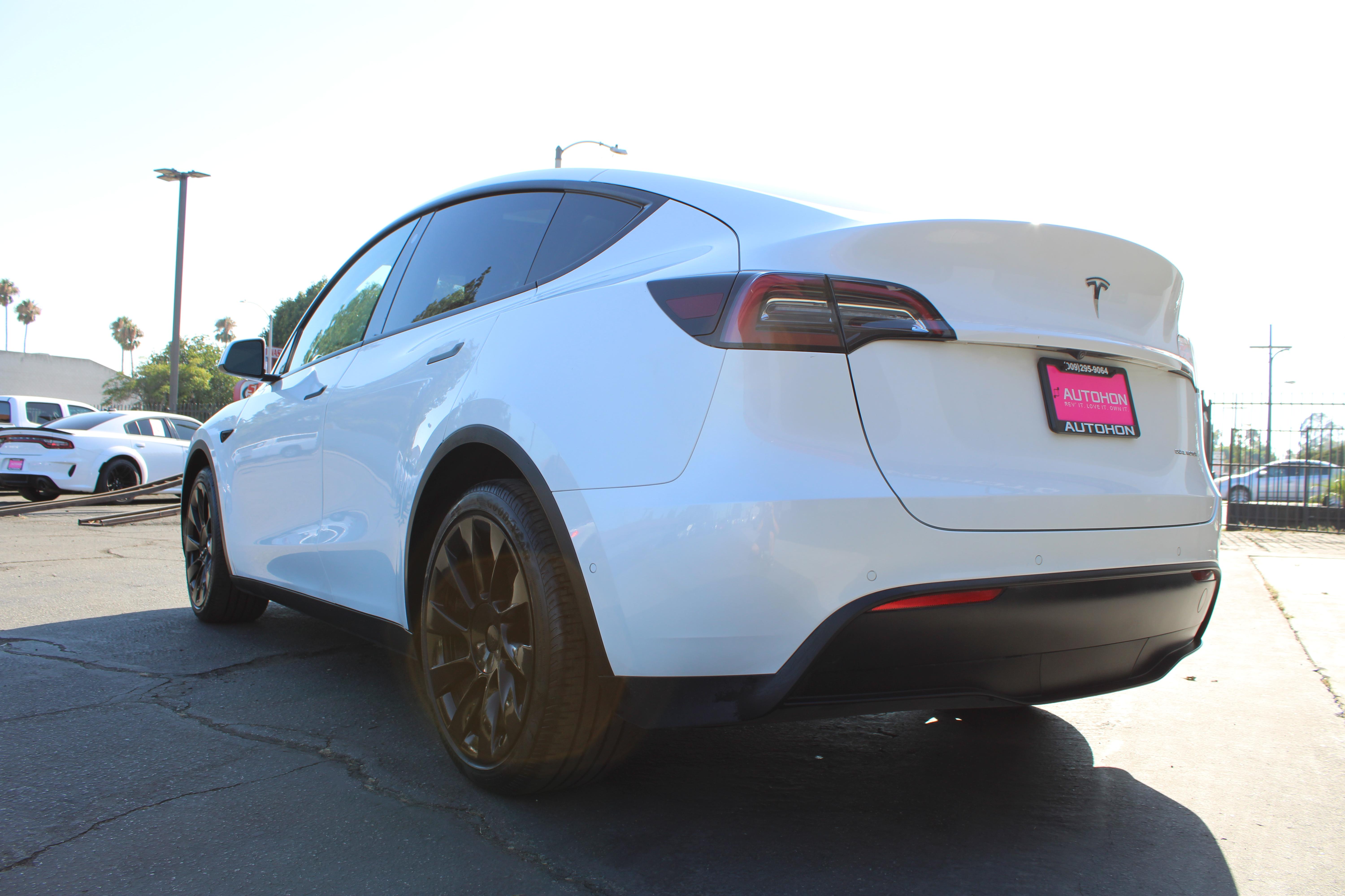 WHITE, 2021 TESLA MODEL Y Image 10