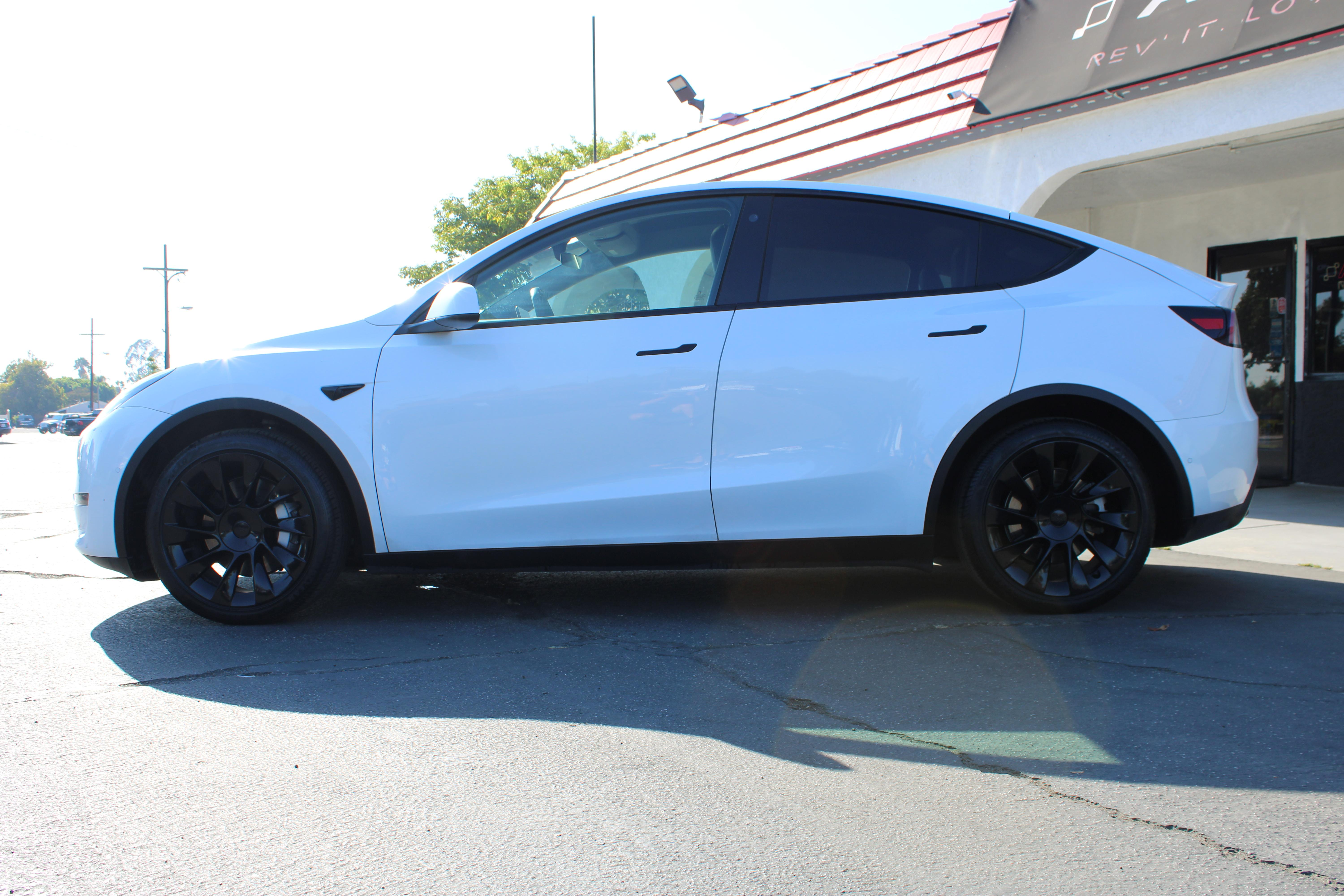 WHITE, 2021 TESLA MODEL Y Image 13