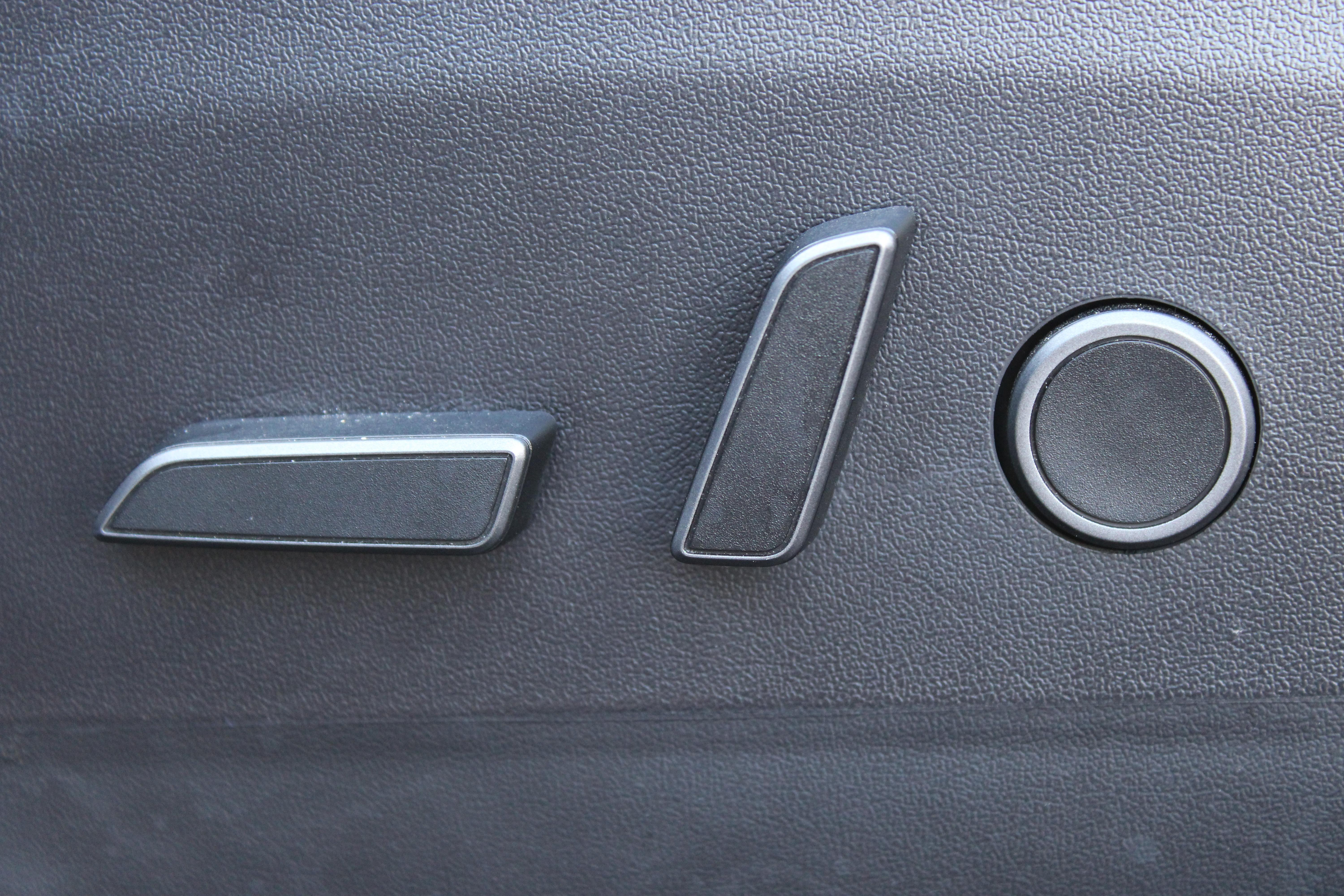 WHITE, 2021 TESLA MODEL Y Image 25