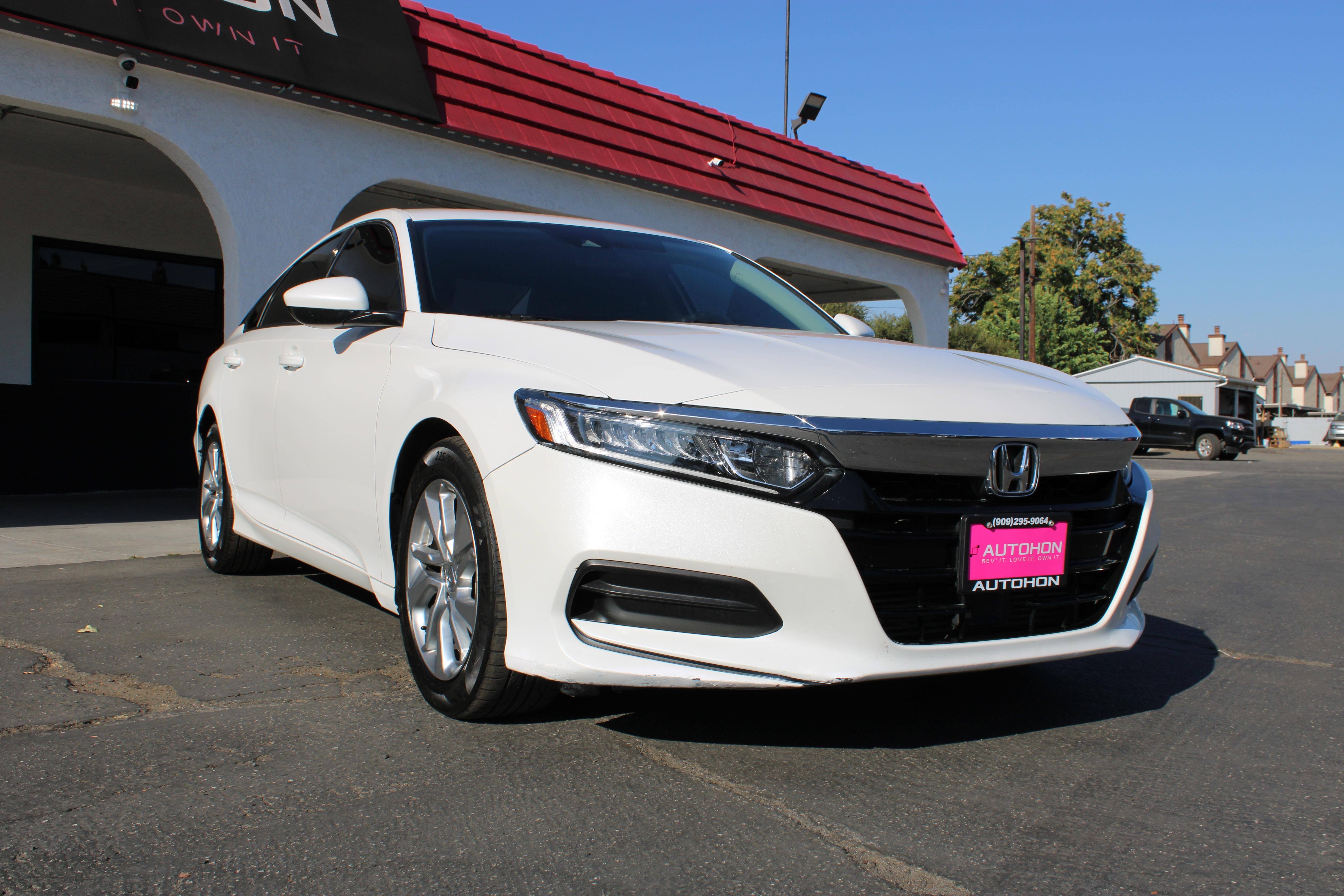 WHITE, 2019 HONDA ACCORD Image 2